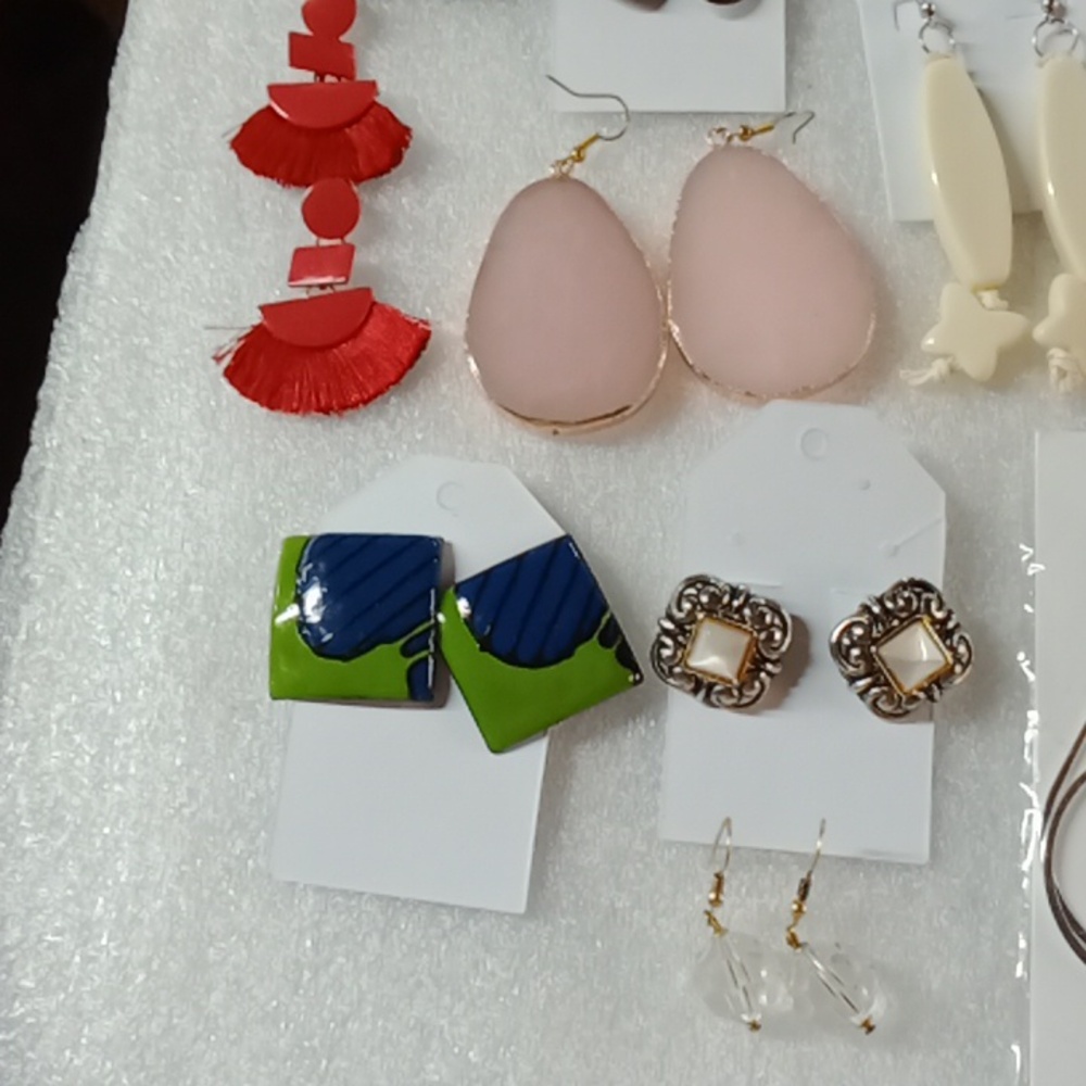 30 Pairs Earrings #A434 - Picture 2 of 10